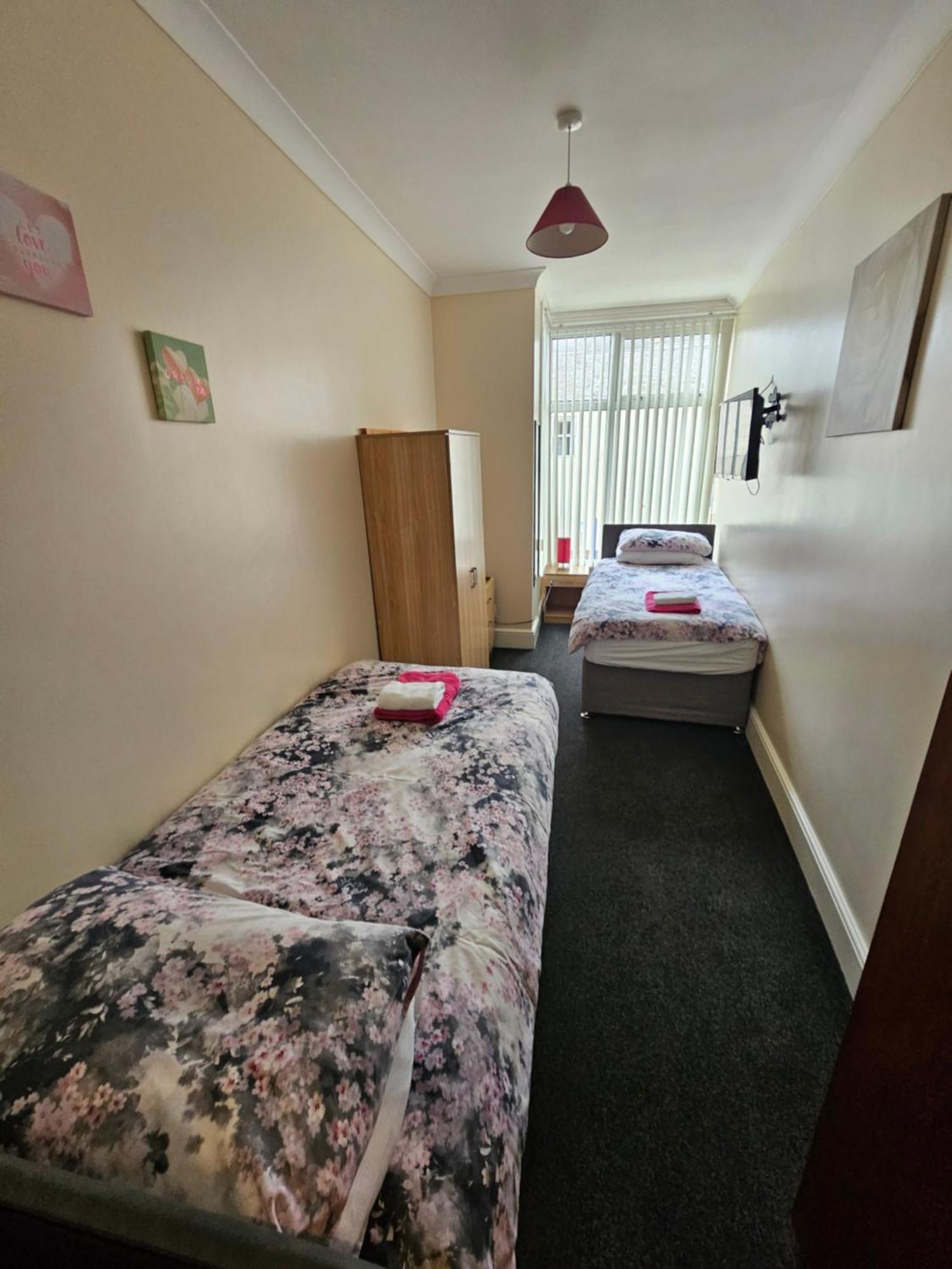 เบย์สวอเตอร์ เฮาส์ Bed & Breakfast แบล็คพูล ภายนอก รูปภาพ